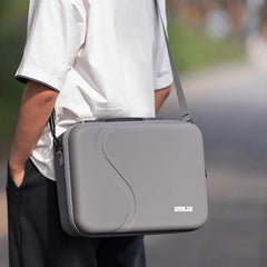 User demonstrating the crossbody carrying style for DJI Neo 2 Motion Combo.